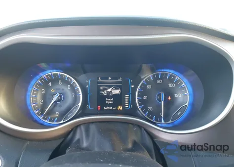 2017 Chrysler Pacifica Touring z USA, uszkodzony, nr VIN 2C4RC1DG4HR840506